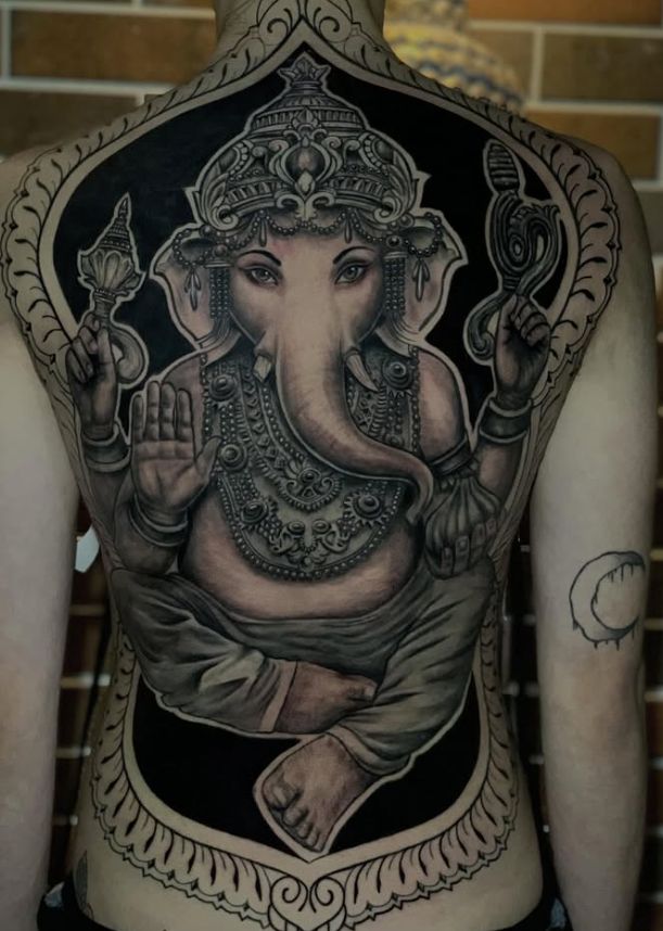 Tatuagem realizada por Madhava